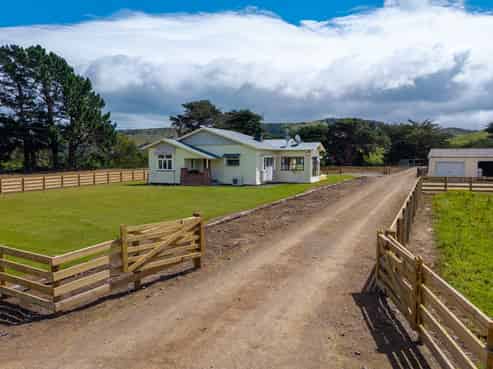 211 River Road, Kumeroa