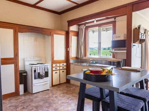 211 River Road, Kumeroa