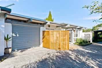 3/4 Quentin Avenue, Epsom