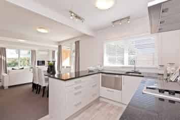 3/4 Quentin Avenue, Epsom