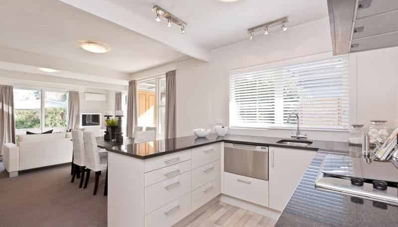 3/4 Quentin Avenue, Epsom