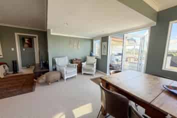 24 Surf Road, Stanmore Bay