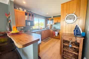 24 Surf Road, Stanmore Bay