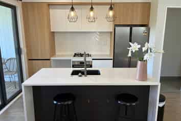 4/10B Huka Road, Birkenhead