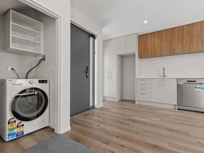 4/33 Russell Street, Linwood