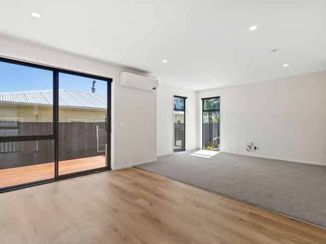 4/33 Russell Street, Linwood