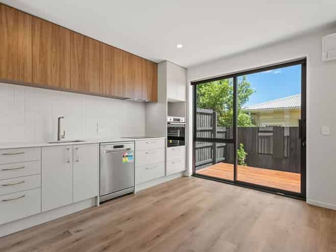 4/33 Russell Street, Linwood