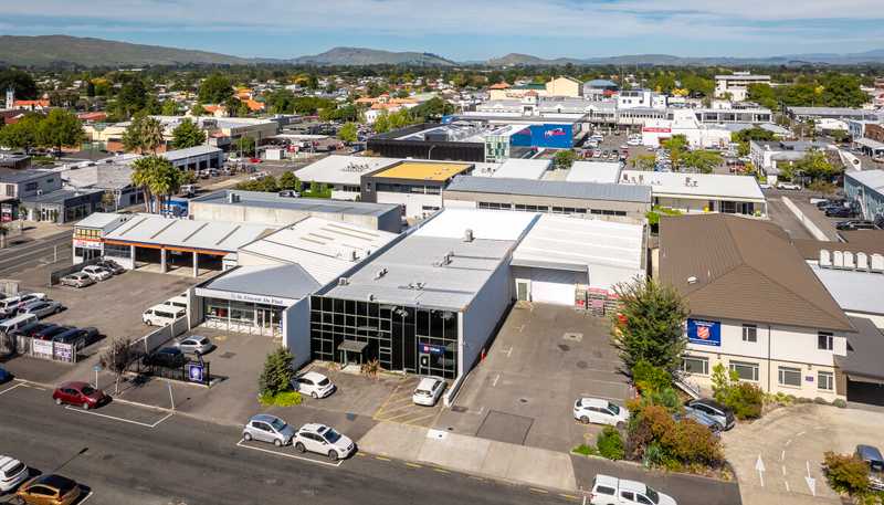 309  Avenue Road East, Hastings