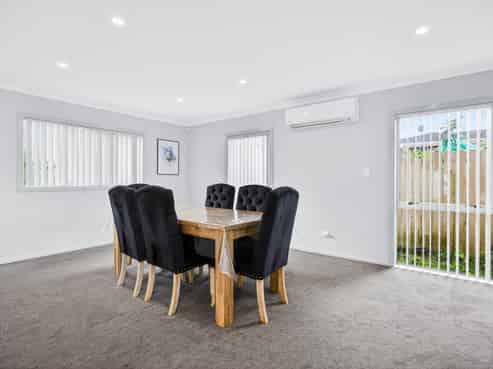 37 Riverglade Parkway, Te Atatu South