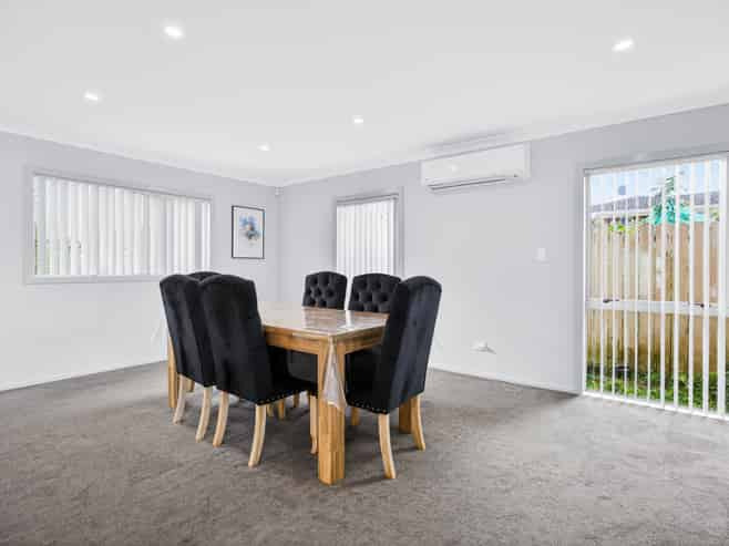 37 Riverglade Parkway, Te Atatu South