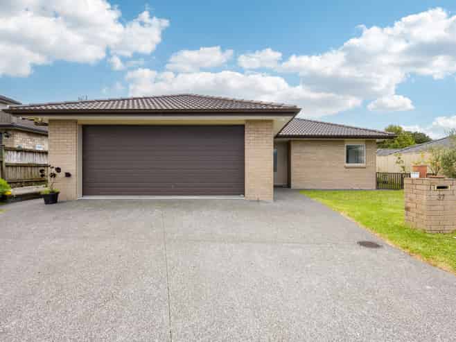 37 Riverglade Parkway, Te Atatu South