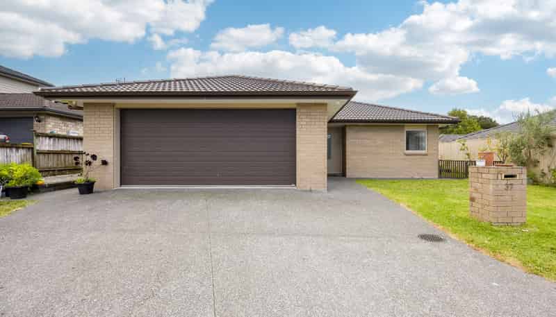 37 Riverglade Parkway, Te Atatu South