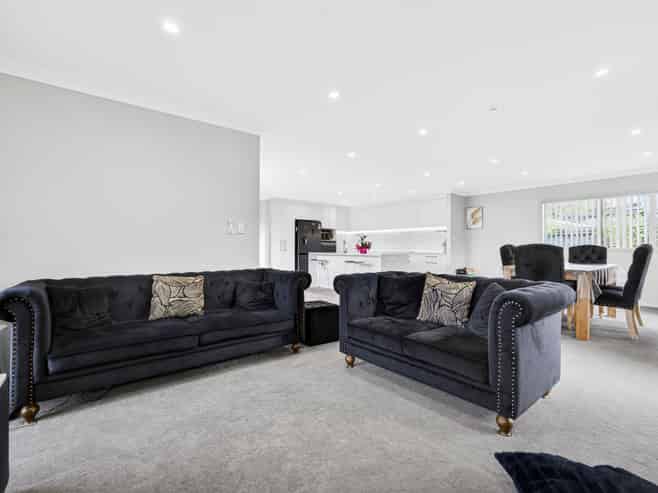 37 Riverglade Parkway, Te Atatu South