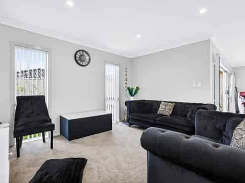 37 Riverglade Parkway, Te Atatu South