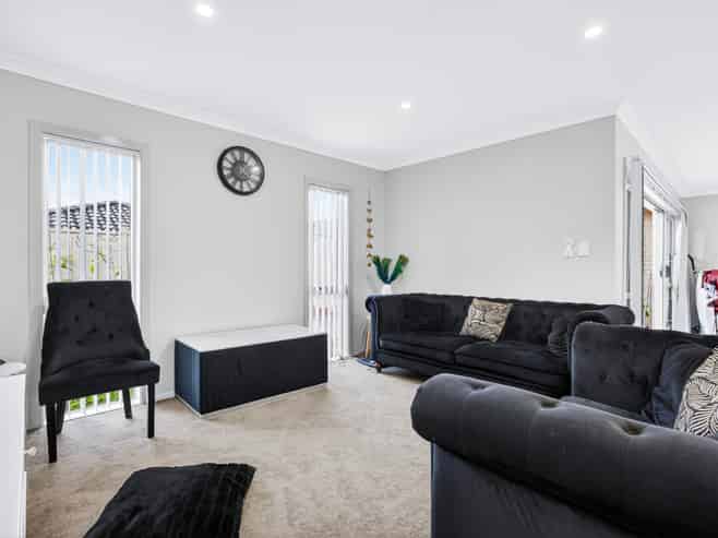 37 Riverglade Parkway, Te Atatu South