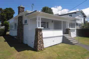 13 Lloyd Ave, Mount Albert