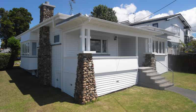 13 Lloyd Ave, Mount Albert