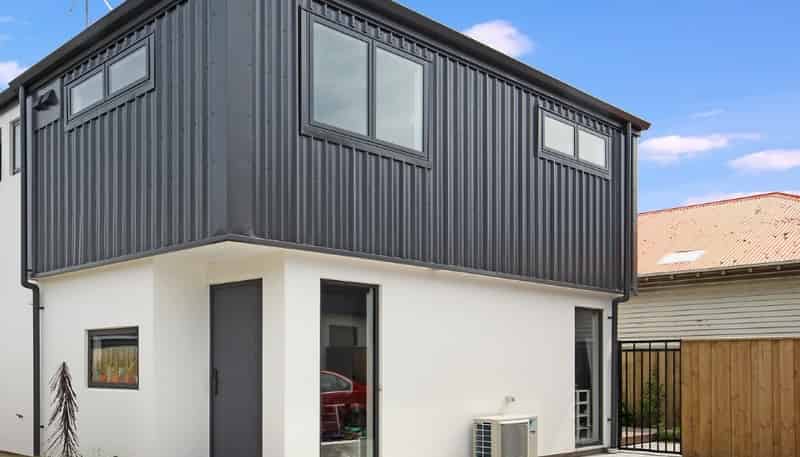 2/135  Hills Road, Edgeware