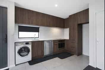 2/135  Hills Road, Edgeware