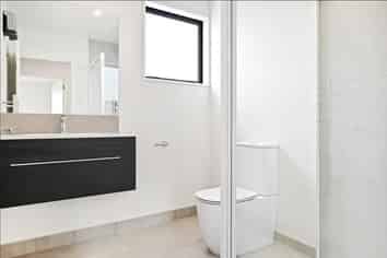 2/135  Hills Road, Edgeware