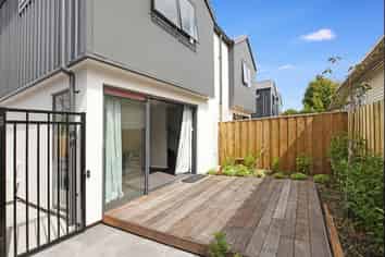 2/135  Hills Road, Edgeware