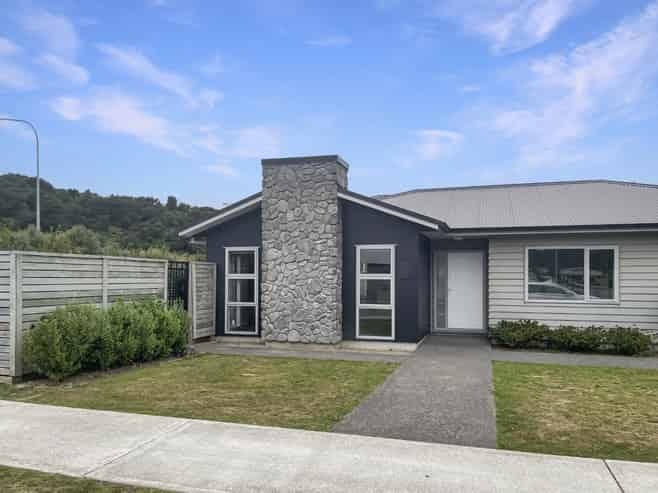 1 Grovedale Square, Wainuiomata