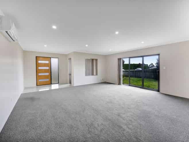 8 County Drive, Hawera