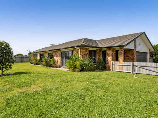 8 County Drive, Hawera