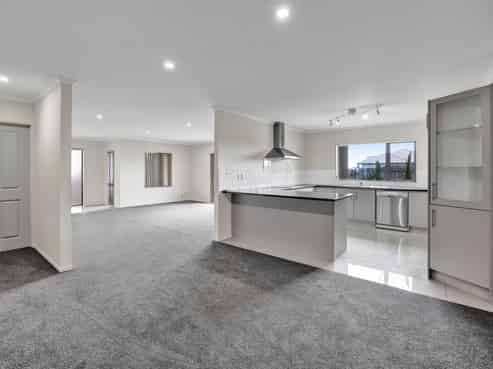 8 County Drive, Hawera