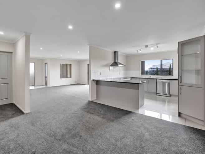 8 County Drive, Hawera