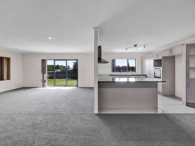 8 County Drive, Hawera