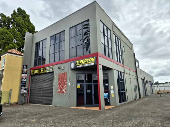 West Coast Road profile | warehouse + apartment