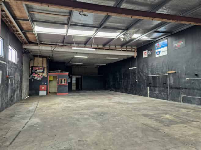 West Coast Road profile | warehouse + apartment