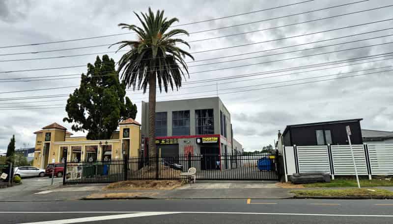 369 West Coast Road, Glen Eden