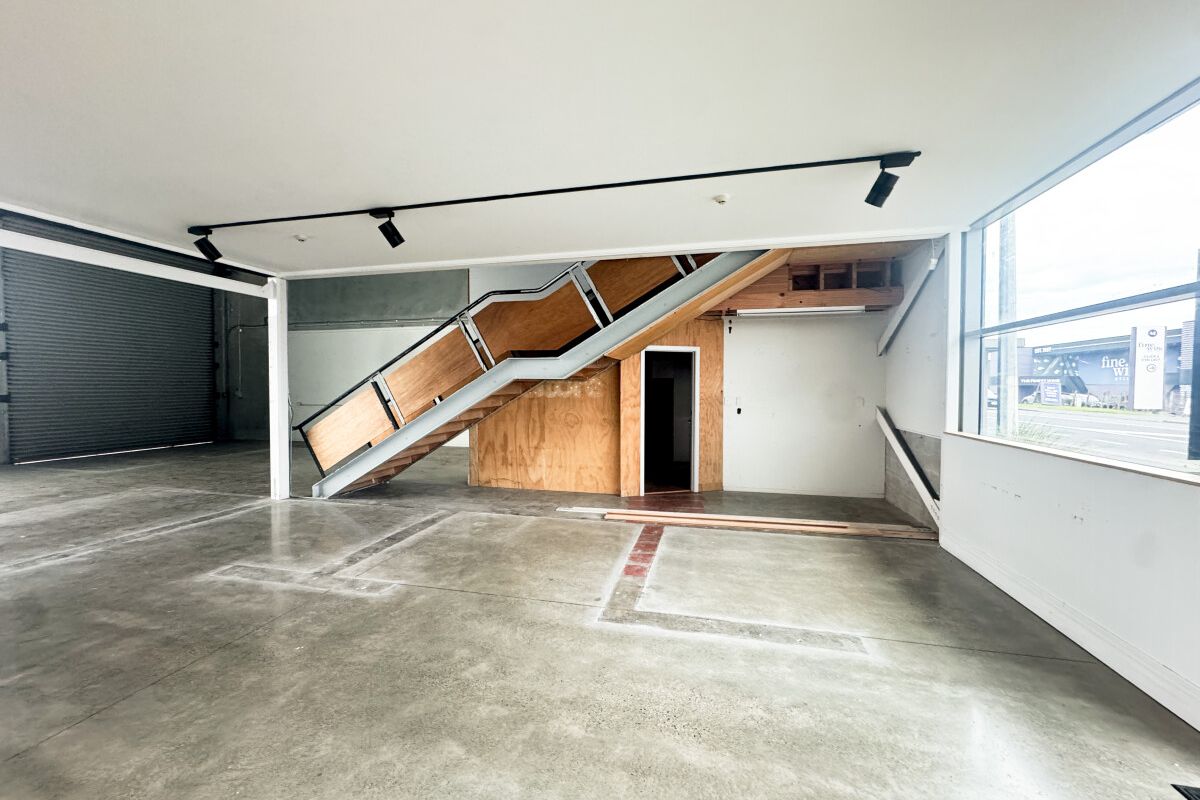 Retail w/ Parking & Signage in Mt Wellington Hub - Widok 6