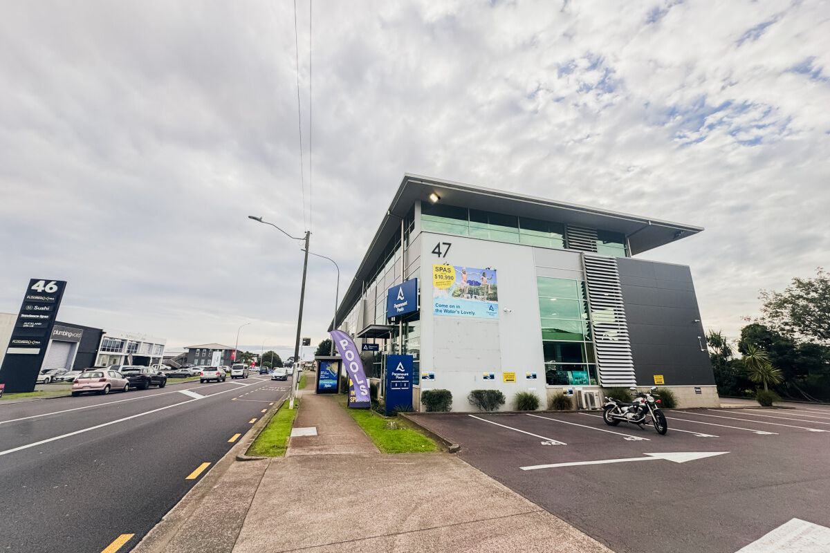 Retail w/ Parking & Signage in Mt Wellington Hub - Widok 2