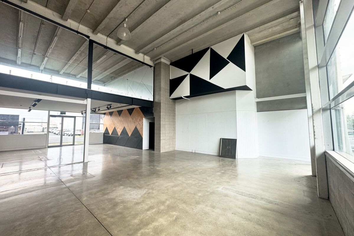 Retail w/ Parking & Signage in Mt Wellington Hub - Widok 5