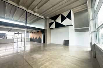 Retail w/ Parking & Signage in Mt Wellington Hub