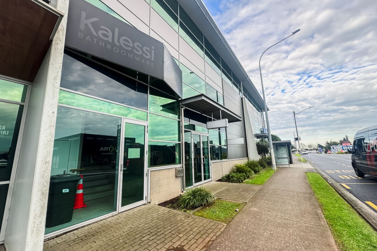 Retail w/ Parking & Signage in Mt Wellington Hub - Widok 3