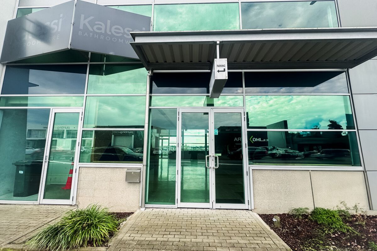 Retail w/ Parking & Signage in Mt Wellington Hub - Widok 4
