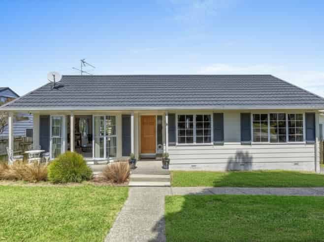 9 Amorino Drive, Red Beach