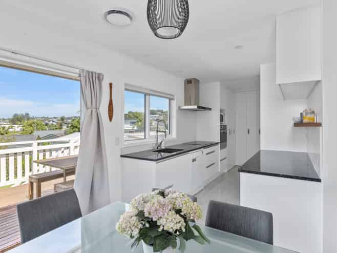 9 Amorino Drive, Red Beach