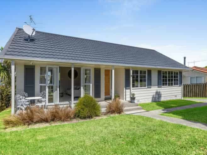 9 Amorino Drive, Red Beach