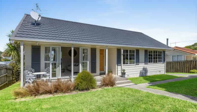 9 Amorino Drive, Red Beach