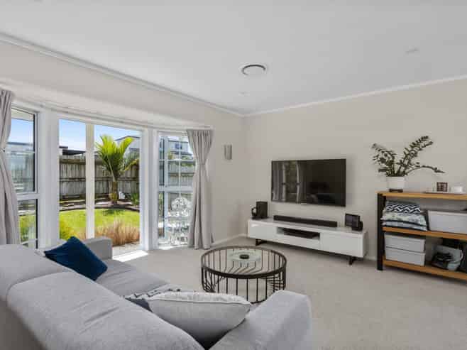 9 Amorino Drive, Red Beach