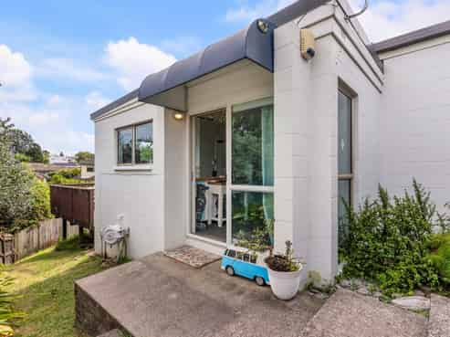 2/74 La Trobe Street, Pakuranga Heights