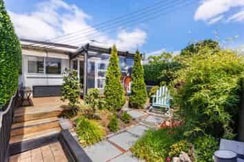 2/14 Argyle Street, Herne Bay