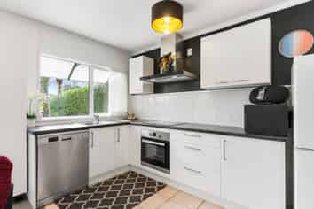 2/14 Argyle Street, Herne Bay