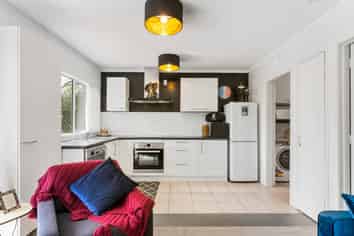 2/14 Argyle Street, Herne Bay