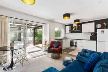 2/14 Argyle Street, Herne Bay